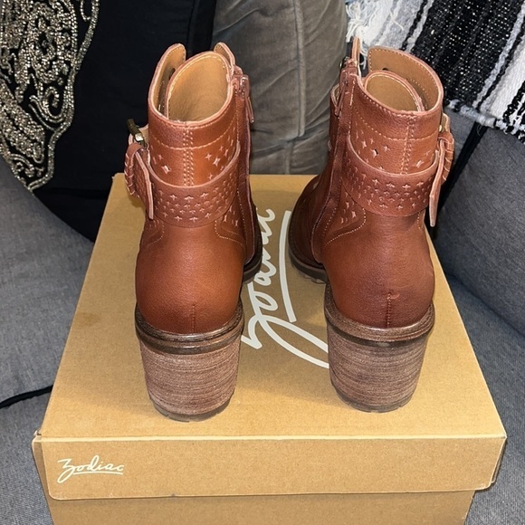 Gemma Block Heel Bootie size 9 M - Picture 4 of 6